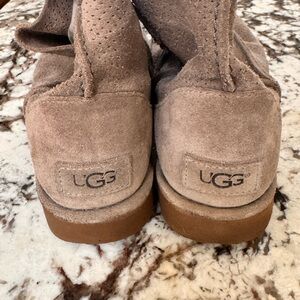 UGG Short Suede Boots - Light Brown perforated